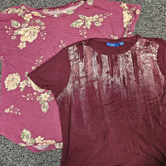 BOGO🎀 Bundle of 2 Autumn Red Tees- Sz Large - Picture 1 of 6